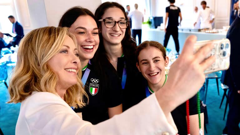 La premier italiana, Giorgia Meloni, visitó hoy la Casa Italia en París, la sede de los atletas de su país que compiten en los Juegos Olímpicos en la capital francesa