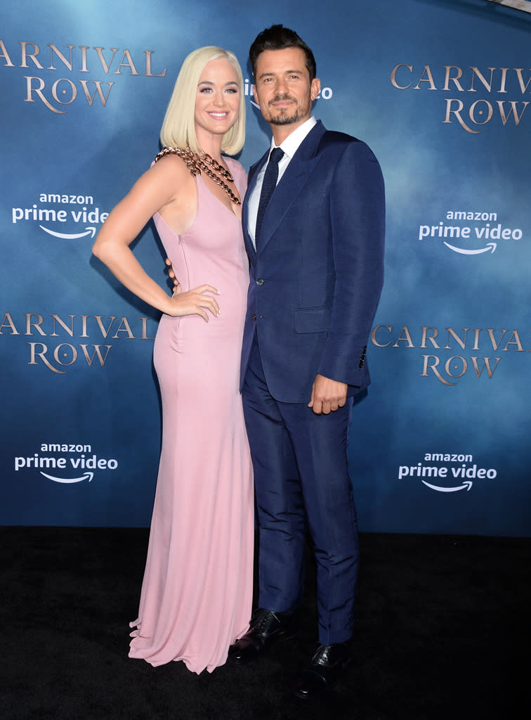 Katy Perry et Orlando Bloom prennent la pose sur le tapis rouge