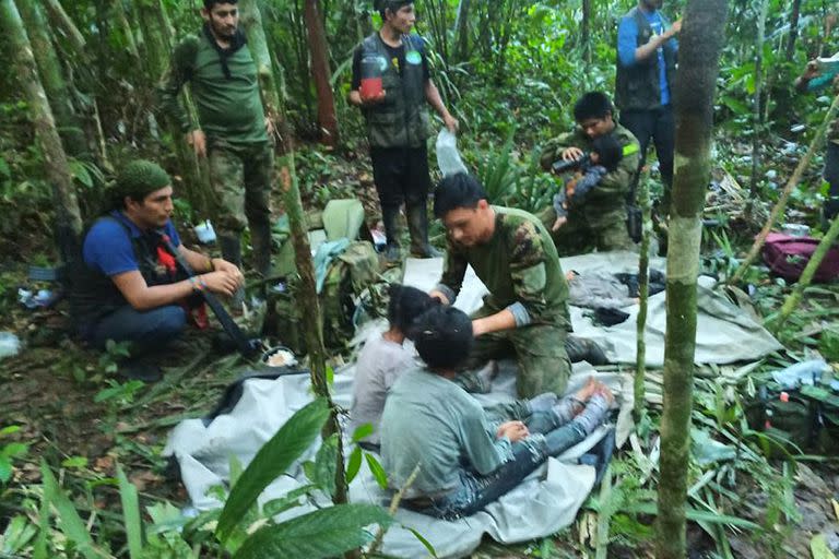 Después de 40 días encuentran con vida a los cuatro niños perdidos en la selva del Guaviare.