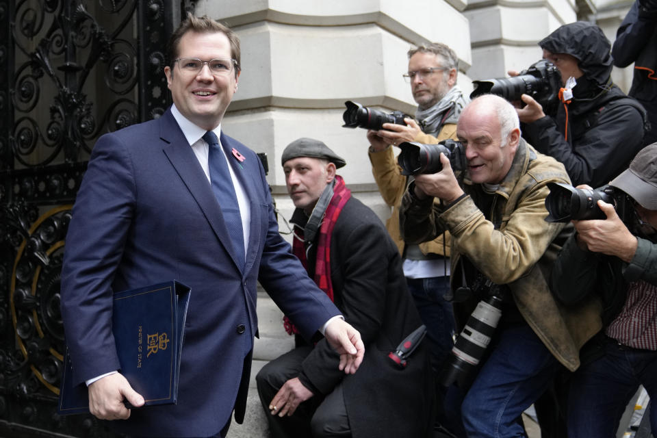 Britain's Minister of State Robert Jenrick arrives in 10 Downing Street to attend a cabinet meeting in London, Tuesday, Nov. 1, 2022. (AP Photo/Kirsty Wigglesworth)