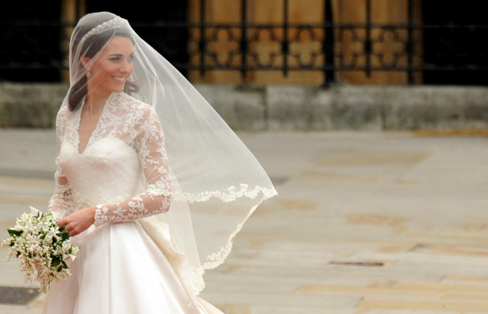 Kate Middleton arrives at the West Door of Westminster Abbey in London for her wedding to  Prince William, on April 29, 2011.  (Photo: BEN STANSALL via Getty Images)