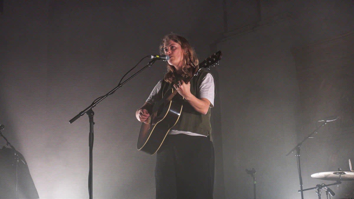 Marika Hackman at St John at Hackney Church (Klara Weiss)