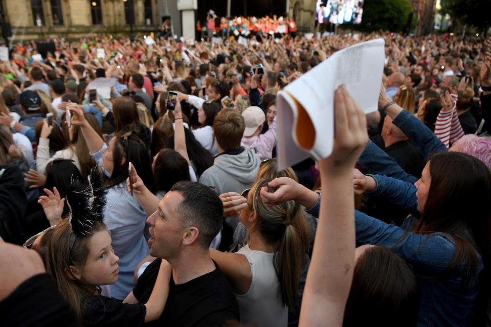 The audience sings along to Don't Look Back In Anger (Getty Images)