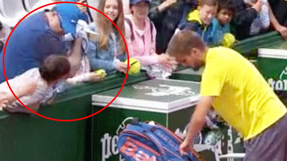 The male fan snatched the towel away from the boy. Image: Double Fault/Twitter