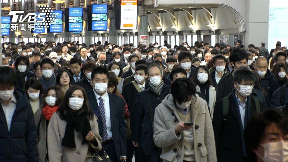 許多網友認為日本工作壓力太大，去旅遊就好。（示意圖／shutterstock達志影像）