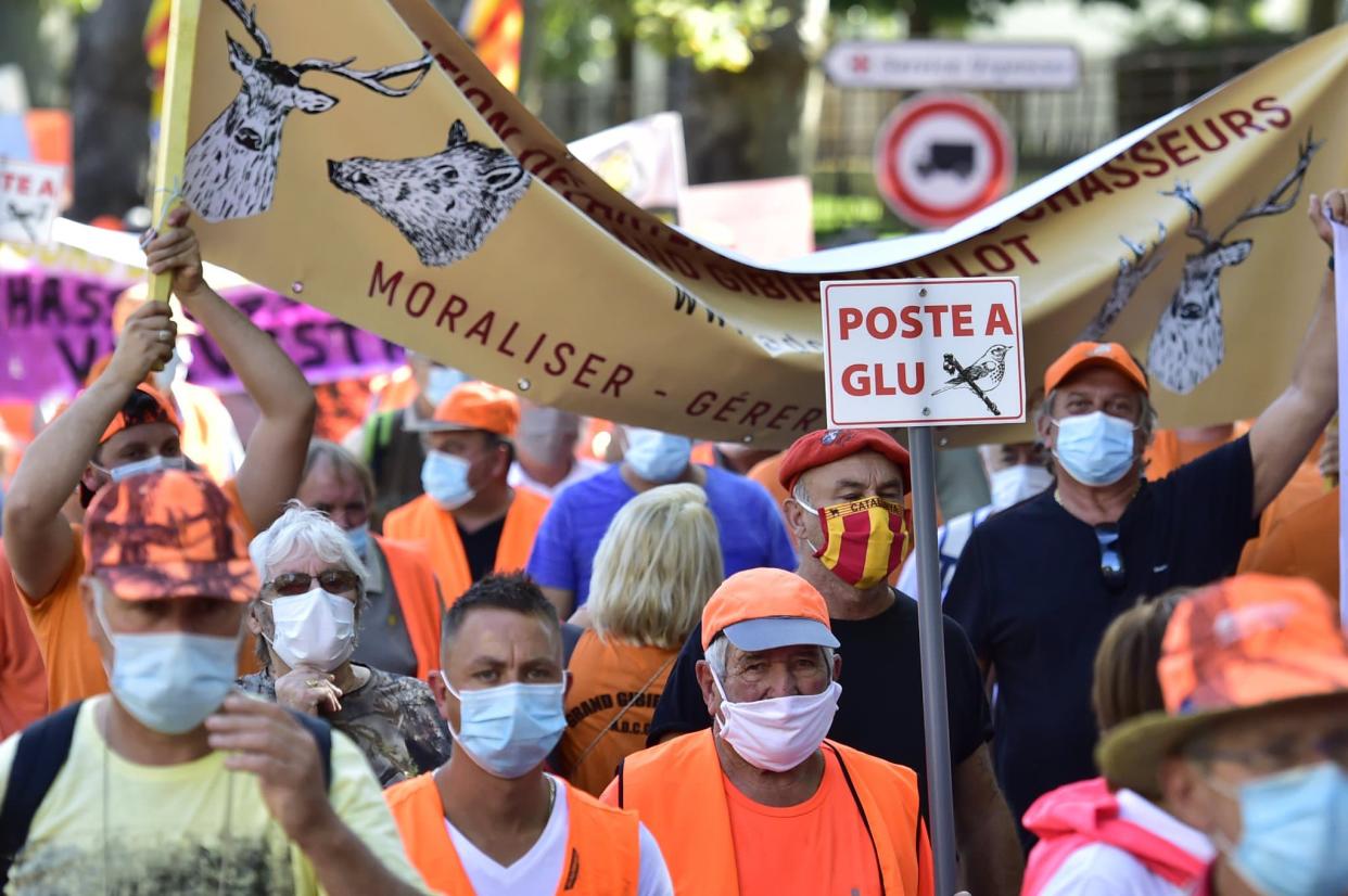 Les chasseurs manifestent à Prades, le 12 septembre 2020, contre la suspension de la chasse à la glu.  - RAYMOND ROIG
