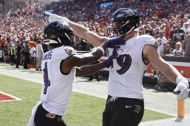 Baltimore Ravens star Mark Andrews exits 'Thursday Night Football' with  shoulder injury