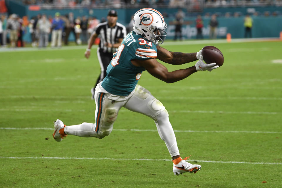 Miami Dolphins running back Raheem Mostert (31) catches a pass to run in for a touchdown during the first half of an NFL football game against the Dallas Cowboys, Sunday, Dec. 24, 2023, in Miami Gardens, Fla. (AP Photo/Michael Laughlin)