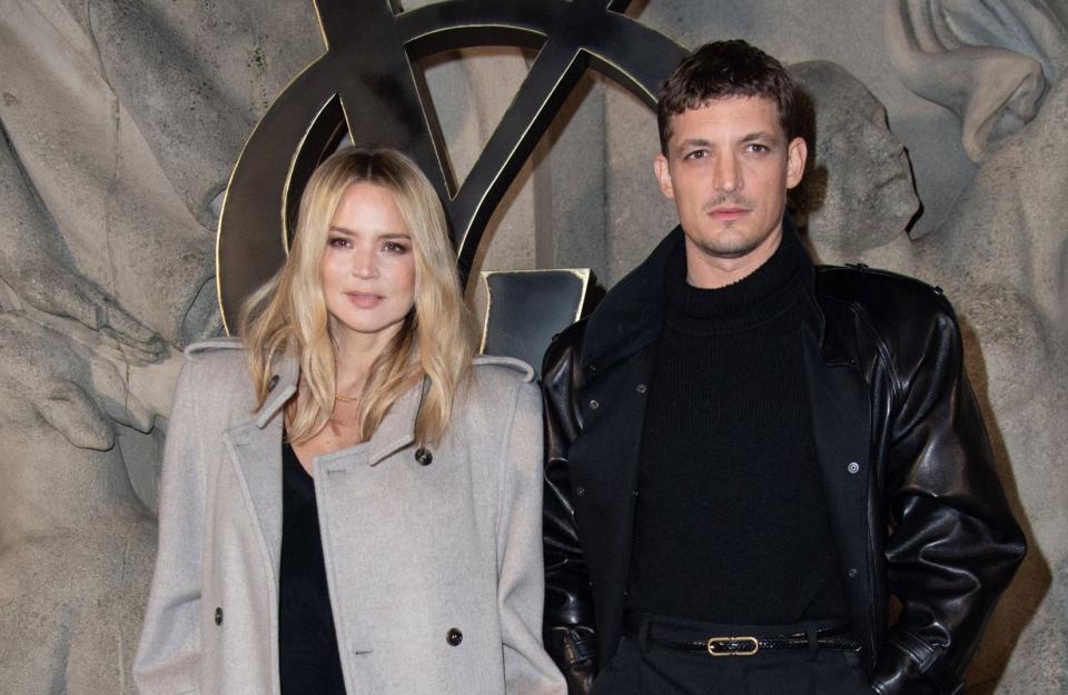 Virginie Efira et Niels Schneider envoûtent le premier rang du défilé Saint Laurent