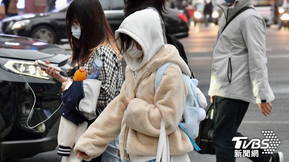 入冬最強寒流-最強寒流-寒流-低溫-下雪-降雪-寒流放假-寒流體感-寒流假-寒流假標準-寒流來襲-寒流保暖-寒流到什麼時候-下雪陽明山-低溫假-低溫特報-低溫假停班-低溫假標準