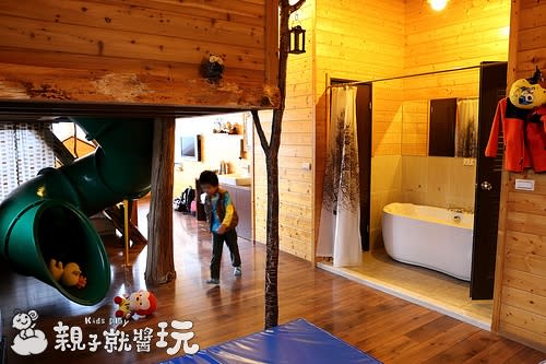 超跳tone親子住宿！嗨到不想睡的樹屋溜滑梯親子房：黃慶果園民宿