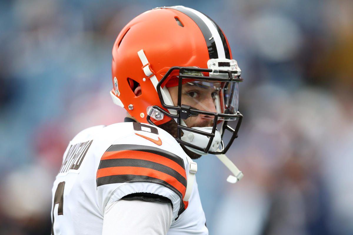 Browns quarterback Baker Mayfield leaves Patriots game with injury