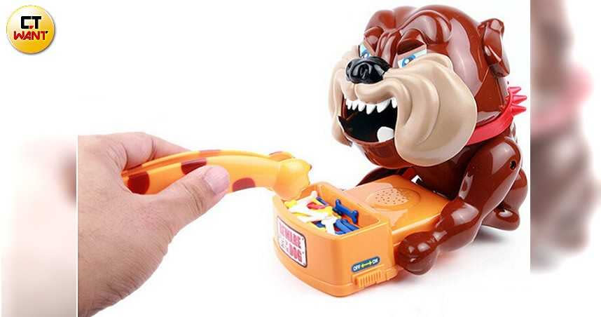 「小心惡犬」是一款超人氣遊戲商品，由葉子小舖販售，售價299元。（圖／樂天市場提供）