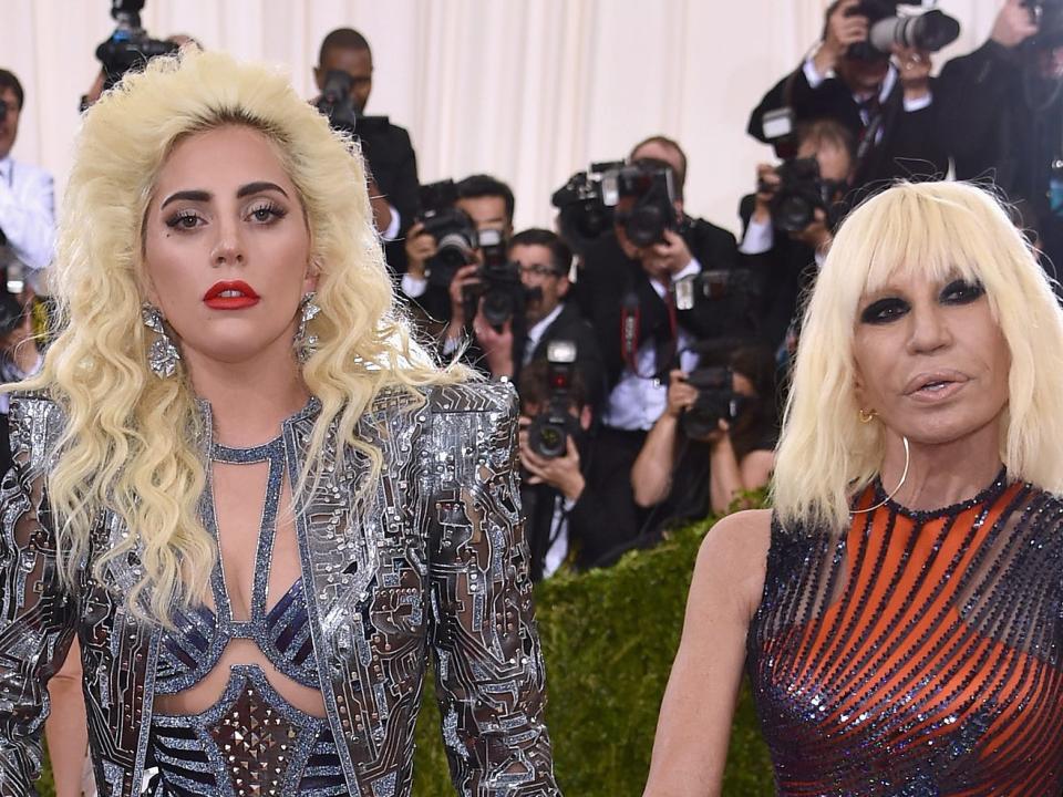 Donatella Versace lady gag met gala