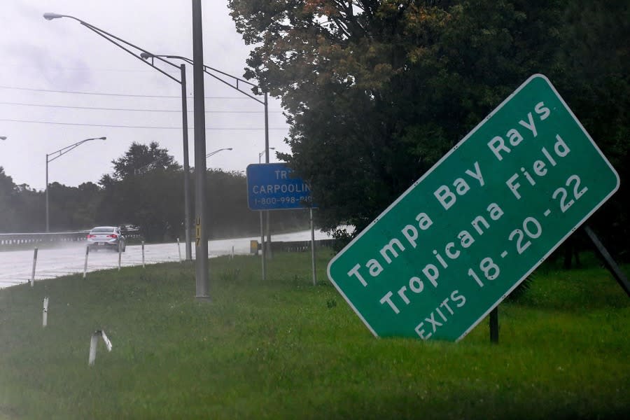 A damaged sign sits on the side of state road I-275 as Hurricane Ian approaches on September 28, 2022, in St. Petersburg, Florida. Ian is hitting the area as a Category 4 hurricane. (Photo by Gerardo Mora/Getty Images)