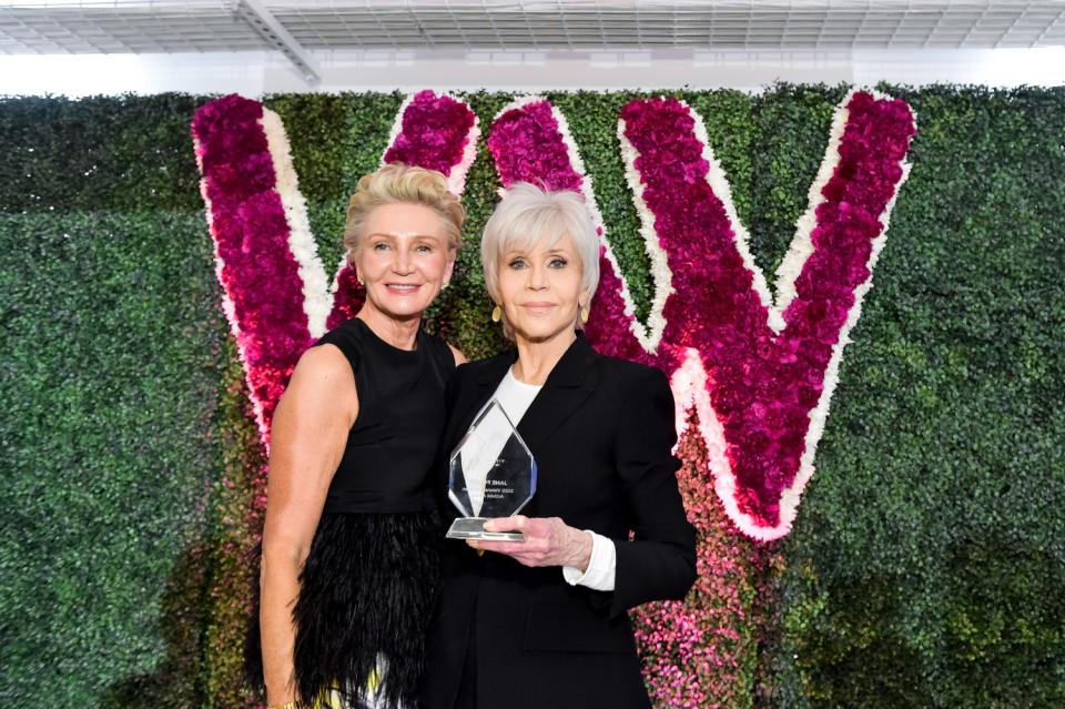 Visionary Women President Shelley Reid and honoree Jane Fonda.