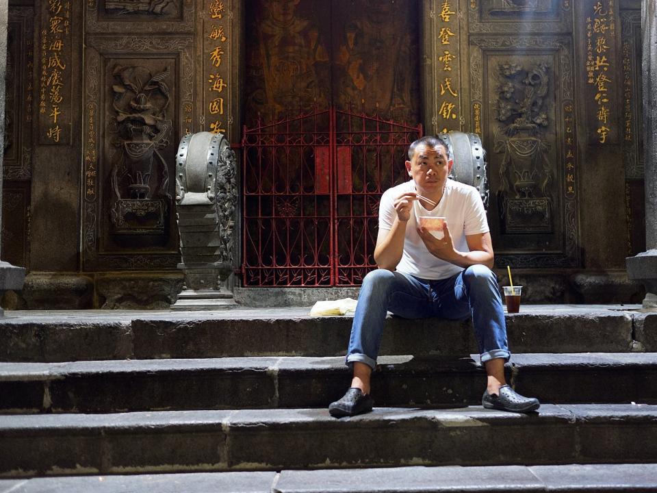 Chef Andre Chiang eating street food in Taiwan