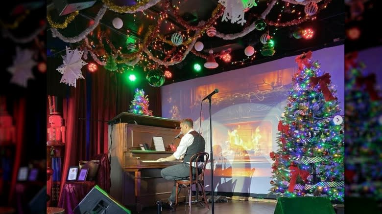 piano player on festive stage