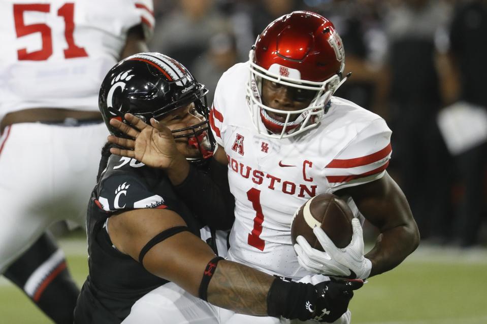 Cougars quarterback Greg Ward Jr. totaled 399 yards in offense against Cincinnati. (AP)