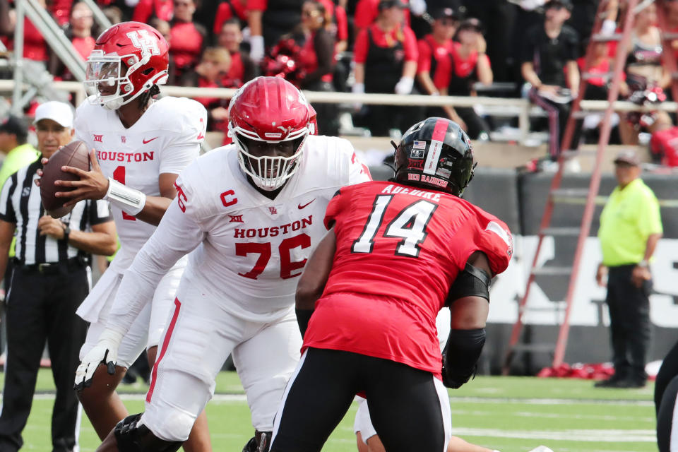 Houston Cougars offensive tackle Patrick Paul (76) blocks. Mandatory Credit: Michael C. Johnson-USA TODAY Sports