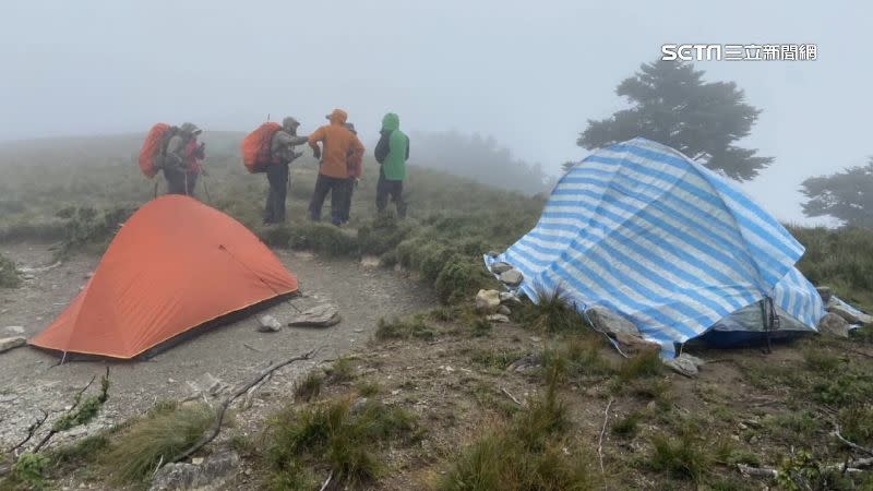 登山最好結伴同行，並做好萬全準備。