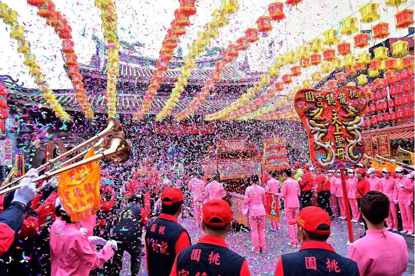 前年往鹿港天后宮刈火進香的現場盛況。（圖／翻攝自桃園龍德宮臉書專頁）