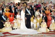Una de las fotos más icónicas de la boda de Felipe y Letizia fue su posado junto a sus familiares y otros miembros de casas reales. (Foto: Odd Andersen / AFP / Getty Images)