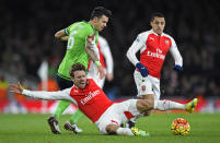 Football Soccer - Arsenal v Southampton - Barclays Premier League - Emirates Stadium - 2/2/16 Arsenal's Alexis Sanchez and Nacho Monreal and Southampton's Jose Fonte Reuters / Dylan Martinez Livepic EDITORIAL USE ONLY. No use with unauthorized audio, video, data, fixture lists, club/league logos or "live" services. Online in-match use limited to 45 images, no video emulation. No use in betting, games or single club/league/player publications. Please contact your account representative for further details.