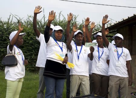 Members of the Burundian National Independent Electoral Commission take their oath before the opening of a polling station in Kinama neighbourhood during a parliamentary election near capital Bujumbura, in Burundi June 29, 2015. REUTERS/Paulo Nunes dos Santos