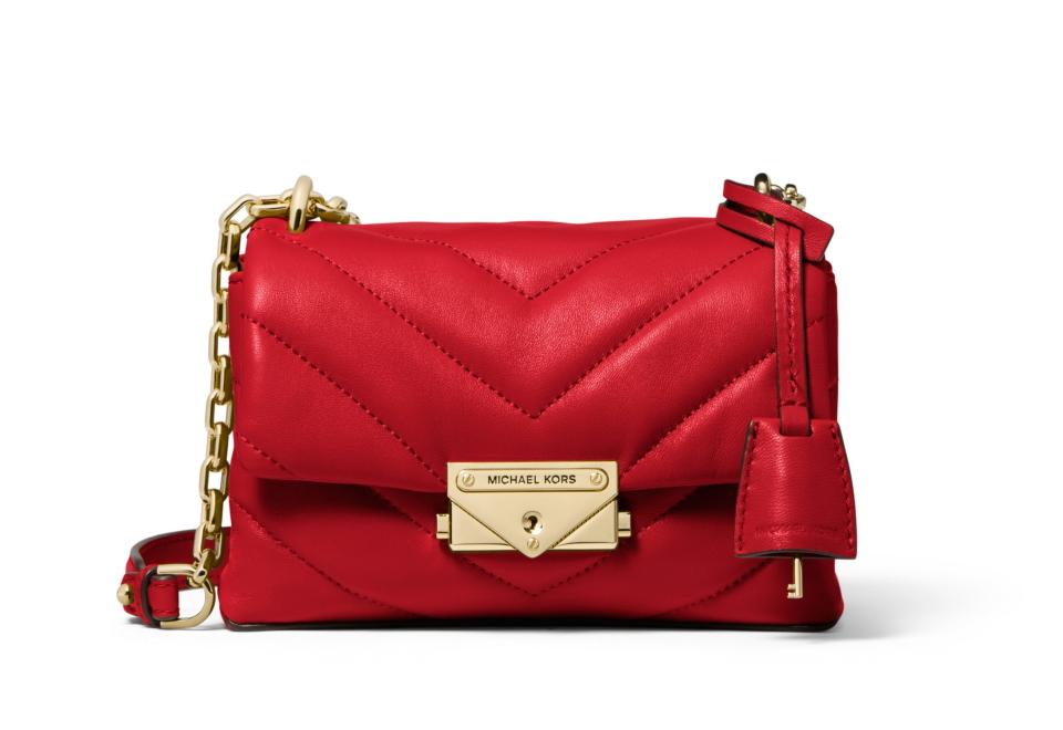 ▲CECE 羊皮縫衍鍊帶迷你小包 NT$14,000。（圖／MICHAEL Michael Kors）