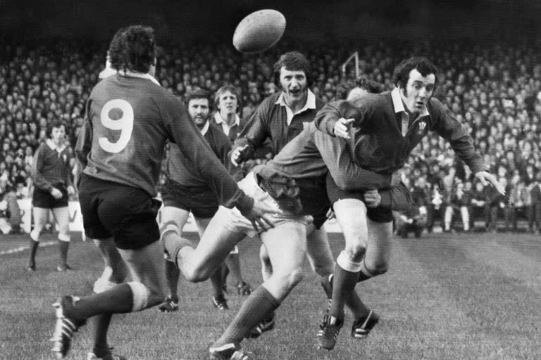 Phil Bennett, en un Gales versus Irlanda, en 1975