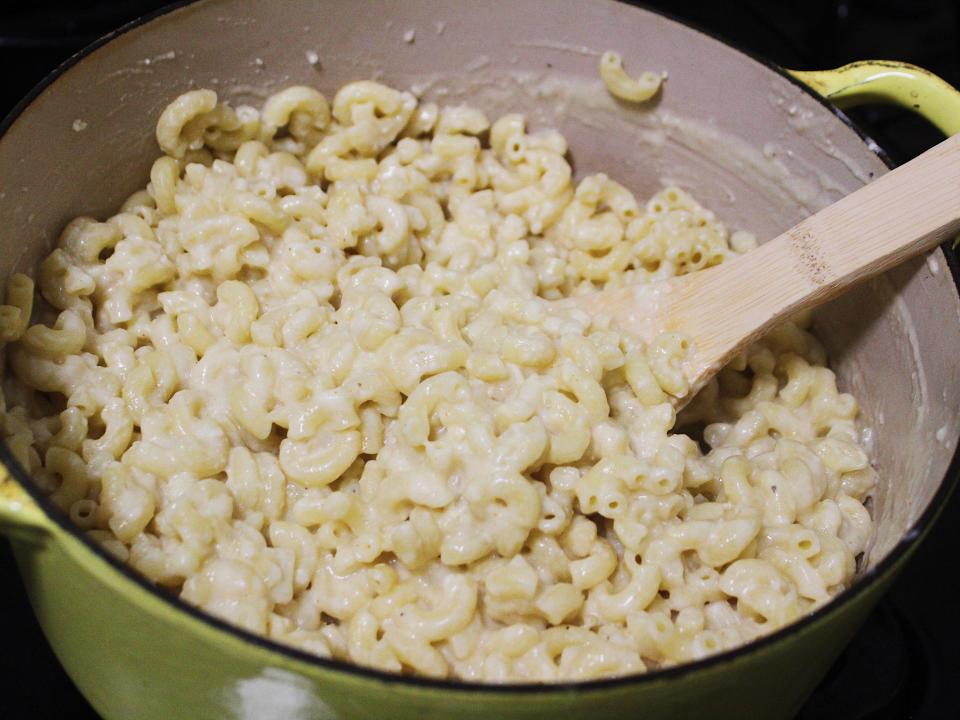 macaroni mixed with cheese sauce