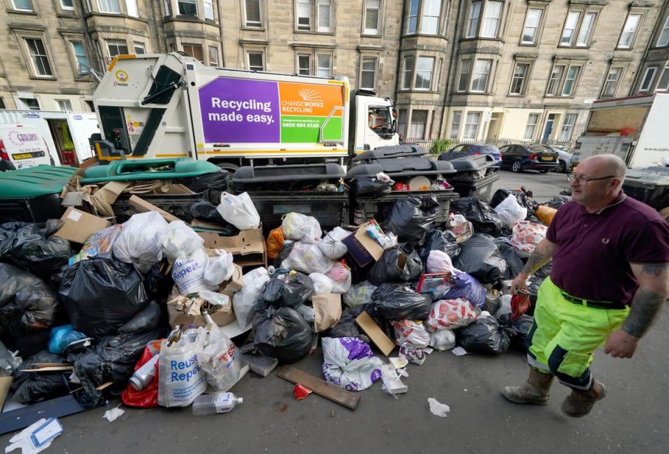 La grève a vu les ordures déborder dans les rues des villes écossaises (Andrew Milligan/PA) (PA Wire)
