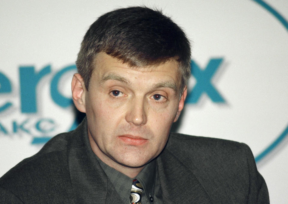 Alexander Litvinenko attends a news conference in Moscow in 1998