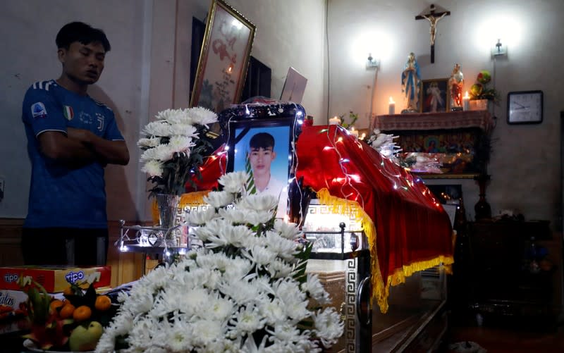 A brother of Joseph Nguyen Dinh Luong, one of the Vietnamese people found dead aboard a lorry in Britain, attend a funeral mass in Nghe An province