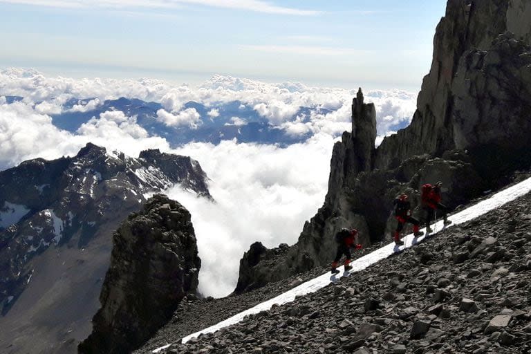 En el Aconcagua, desde hace al menos un mes, se presentan, por el deshielo, 