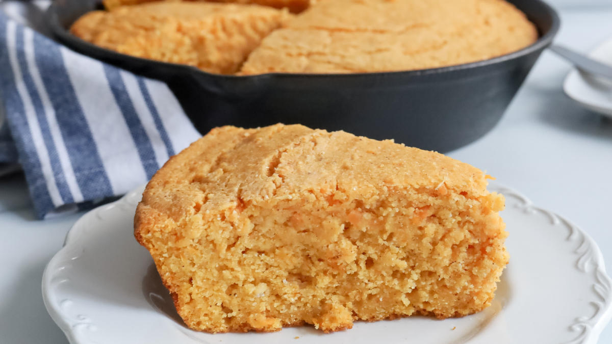 Lodge Sweet As Honey Skillet Cornbread Mix