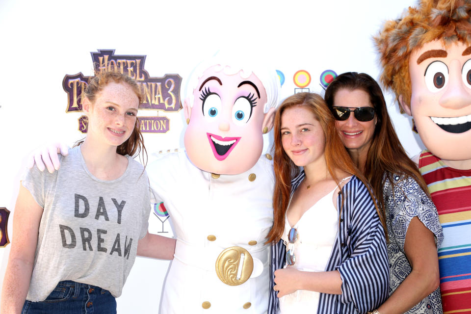 Brooke Shields poses with her confidence-boosting daughters Grier Henchy, left, and Rowan Henchy. (Photo: Sonia Moskowitz/Getty Images)