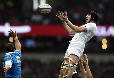 England's Tom Wood (R) wins line out from Italy's Sergio Parisse during their Six Nations rugby match at Twickenham stadium in London March 10, 2013. REUTERS/Stefan Wermuth