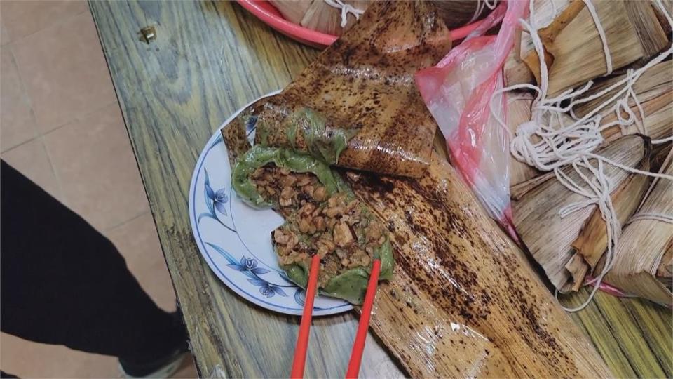 龍潭推獨特「艾草粄粽」　客家媽媽們親手炒餡料