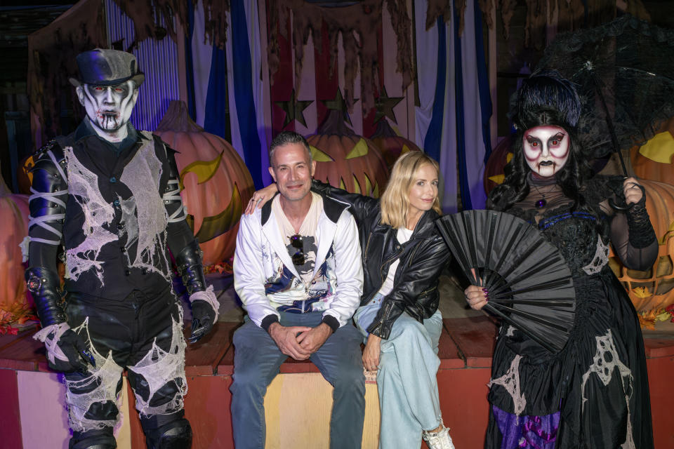 BUENA PARK, CALIFORNIA - OCTOBER 07: Freddie Prinze Jr. and Sarah Michelle Gellar celebrate 50 Years of Nightmares at Knott's Scary Farm on October 07, 2023 in Buena Park, California. (Photo by Jerod Harris/Getty Images for Knott's Scary Farm)