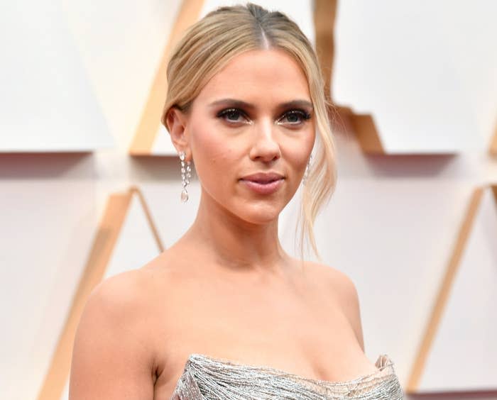 Scarlett wears a strapless silver gown to a premiere