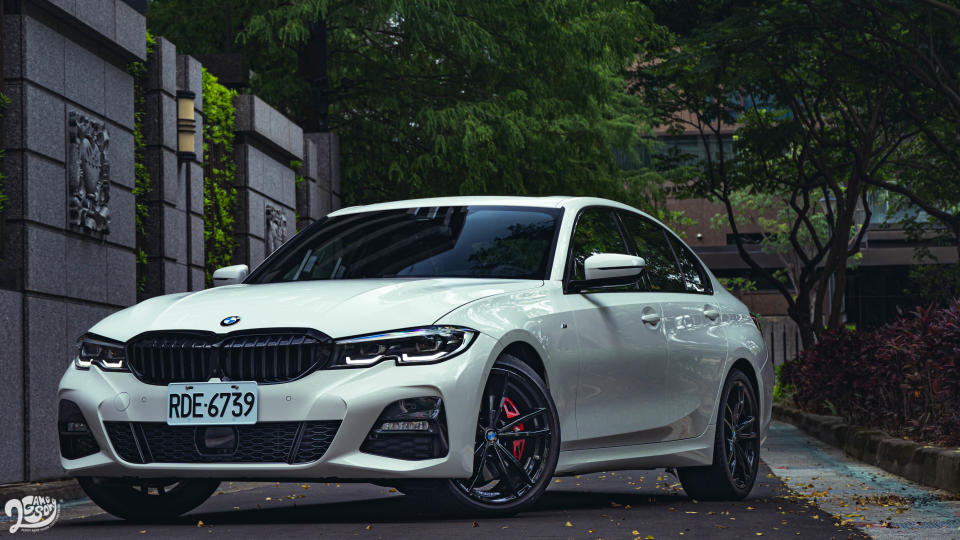 開帥不開快， BMW 330i M Sport Midnight Edition夜型版 越夜越美