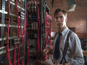 Nicht verpassen sollte man auch das Oscar-prämierte Meisterwerk "The Imitation Game – Ein streng geheimes Leben" am Montag, den 3.7. um 20.15 Uhr in der ARD. In dem Biopic schlüpft Hollywoodbeau Benedict Cumberbatch in die Rolle des Mathematikers Alan Turing. Als dieser wird er von dem britischen Geheimdienst während des Zweiten Weltkriegs dazu beauftragt, den als unentschlüsselbar geltenden Enigma-Code der deutschen Wehrmacht zu knacken. (Bild-Copyright: Snap Stills/REX Shutterstock)