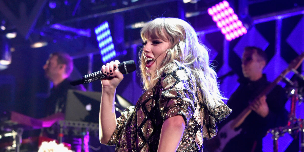 That time an unknown, teenage Swift performed at Yahoo