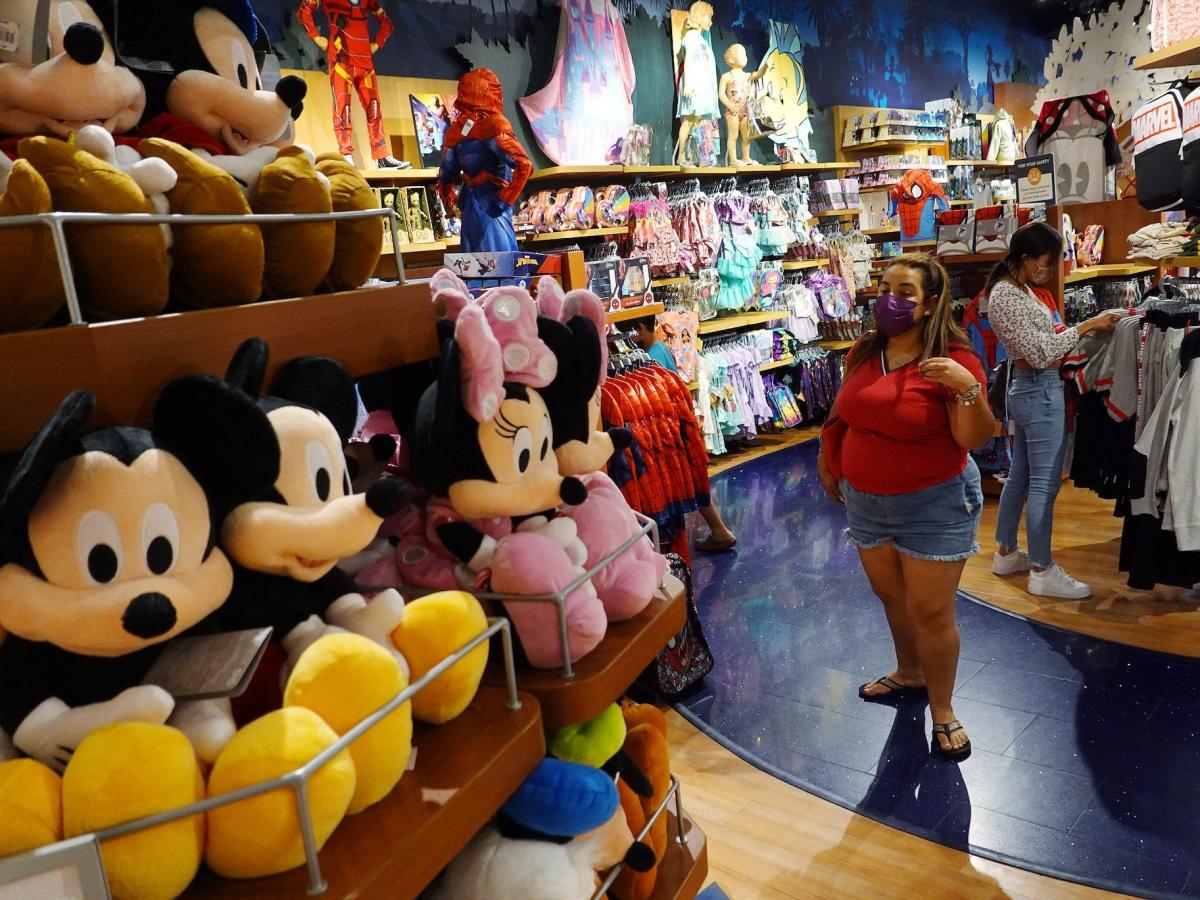 Throwback photos show what shopping at the Disney Store was like in its heyday