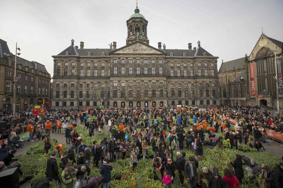 <b>6. Amsterdam, Paesi Bassi</b><br> <br> La città olandese ha sofferto, conla crisi, un calo dei prezzi che ha reso le casemolto più convenienti rispetto a qualche anno fa. <br> Lacittà dei canaliha aumentatol’interesse dal 2,5% al 4,5% degli intervistati.<br>Gli acquirenti che mirano al centro storico di solito sono stranieri: inglesi, francesi, tedeschi, e da qualche tempo anche cinesi e russi.