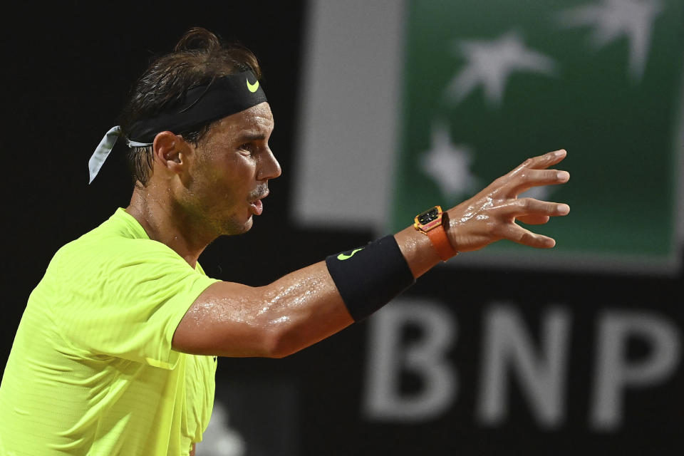 El español Rafael Nadal hace un gesto durante su partido ante el argentino Diego Schwartzman, en el Abierto de Italia, el sábado 19 de septiembre de 2020 (Alfredo Falcone/LaPresse via AP)