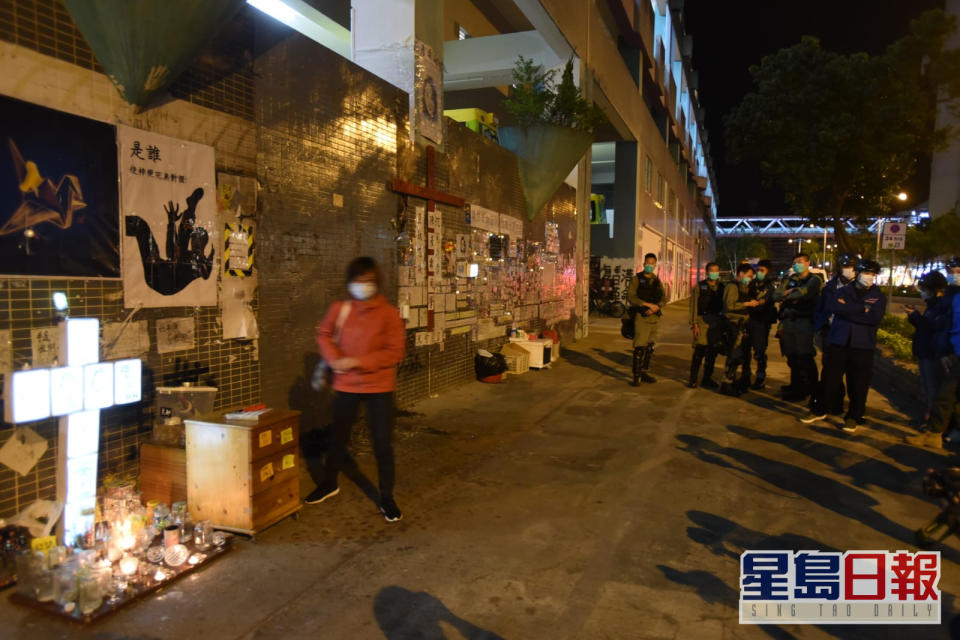 早前也有市民在將軍澳一帶悼念周梓樂。資料圖片