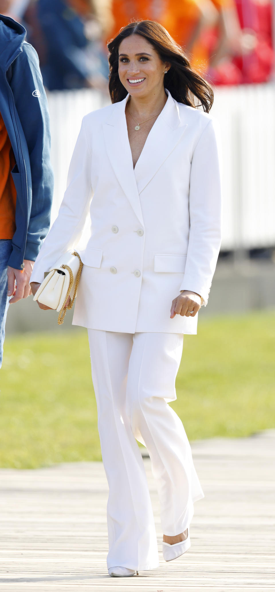 The duchess arrived at the event wearing an all-white Valentino suit. (Getty Images)